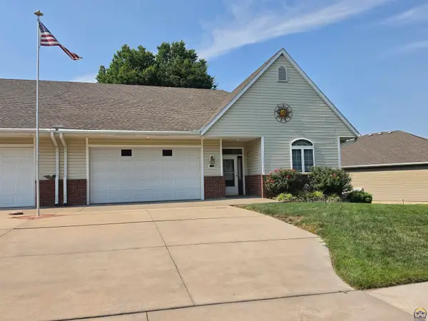 1143 SW Red Oaks Pl, Topeka, KS 66615