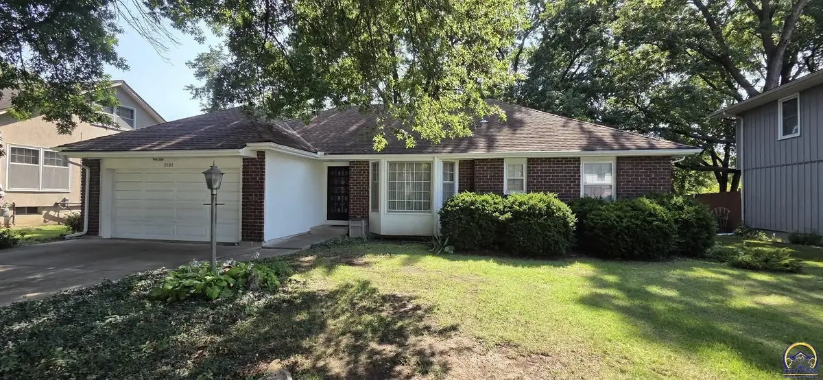 8507 W 98th St, Overland Park, KS 66212 - #1