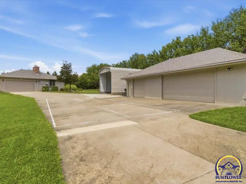 8822 SW 37th St, Topeka, KS 66614 - #3