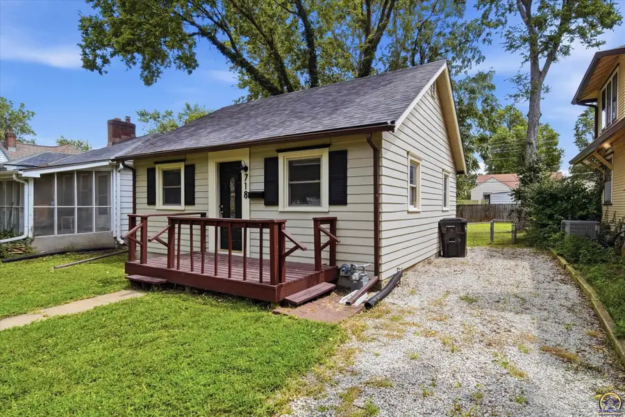 718 SW Wayne Ave, Topeka, KS 66606 - #2