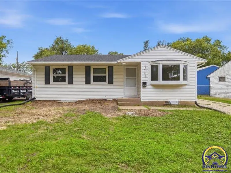 1901 SW Meadow Ln, Topeka, KS 66604 - #1