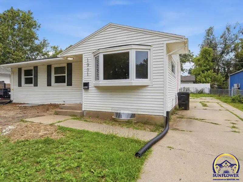 1901 SW Meadow Ln, Topeka, KS 66604 - #2
