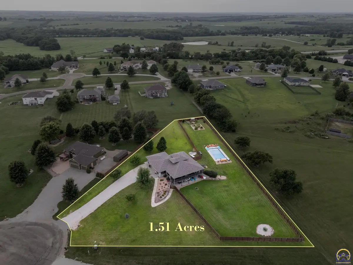 9826 Greenview Dr, Meriden, KS 66512 - #1