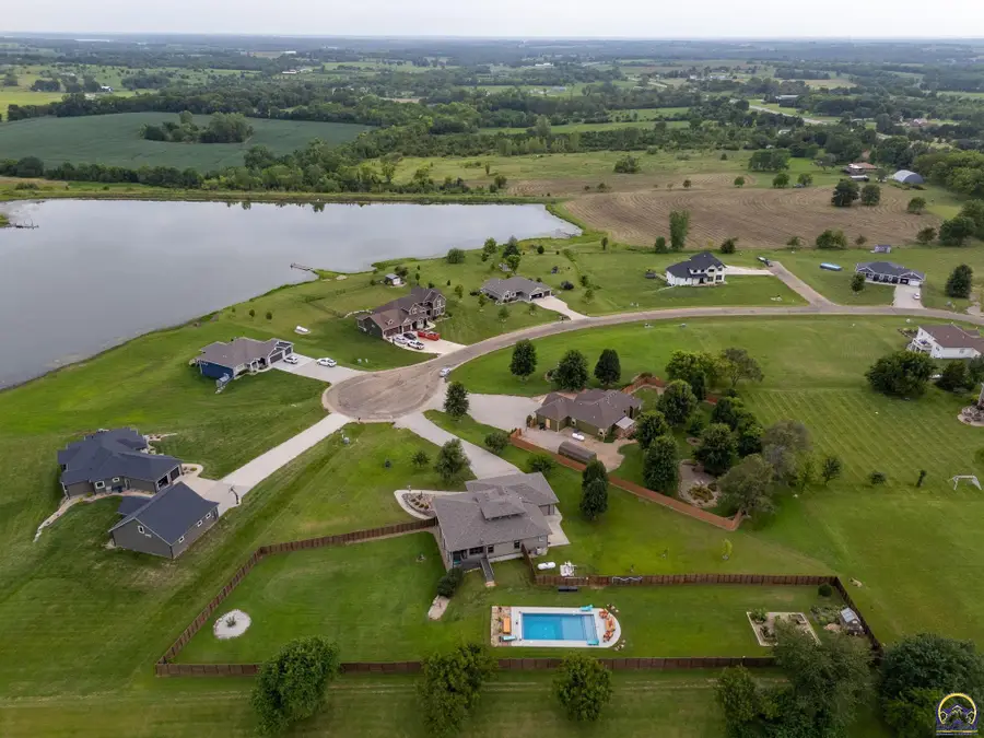 9826 Greenview Dr, Meriden, KS 66512 - #2