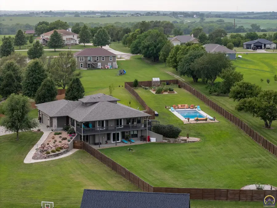 9826 Greenview Dr, Meriden, KS 66512 - #3