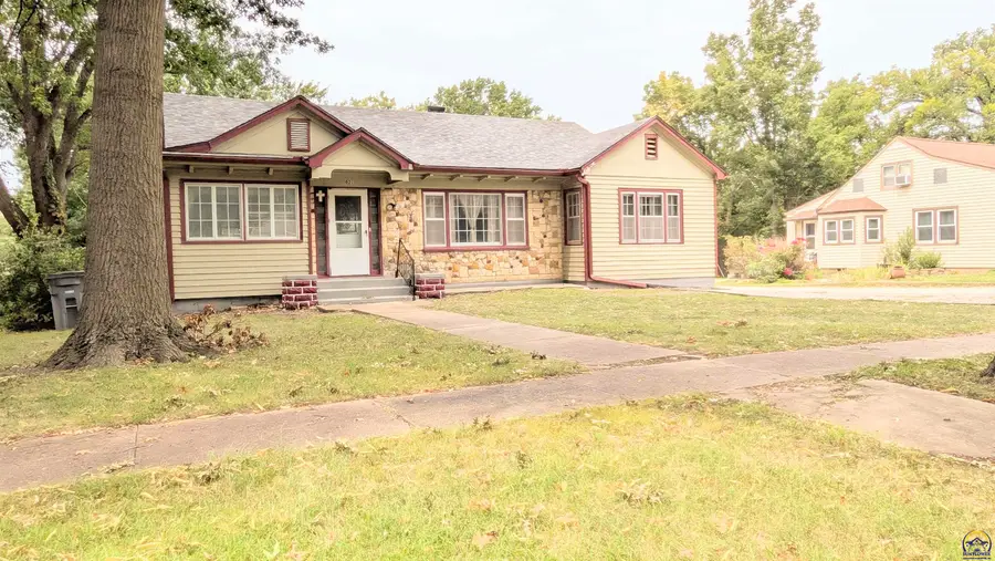 1031 Sunnyslope St, Emporia, KS 66801 - #3
