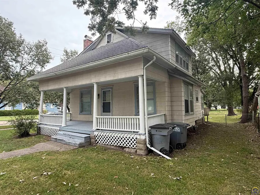 628 Sylvan St, Emporia, KS 66801 - #2