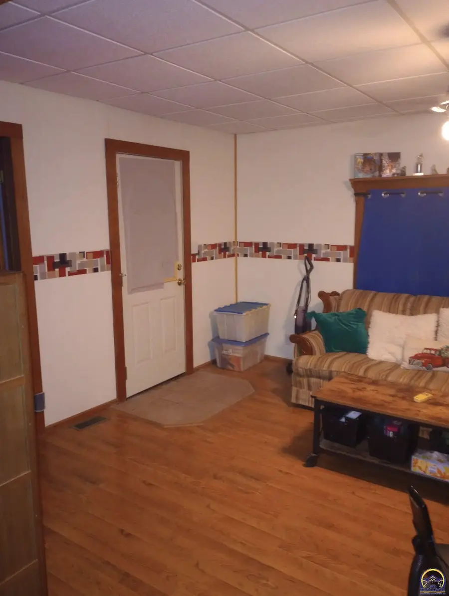 217 W 6th St, Holton, KS 66436 - #3