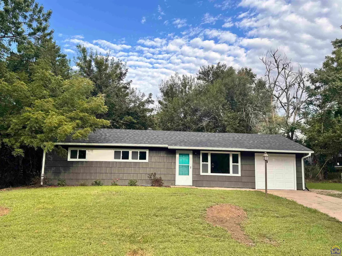 3015 SE Iowa Ave, Topeka, KS 66605 - #1