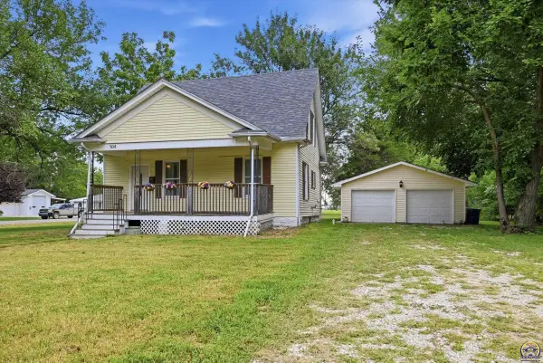504 S 9th St, Osage City, KS 66523