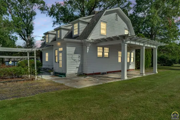 240 SW Fairlawn Rd, Topeka, KS 66606