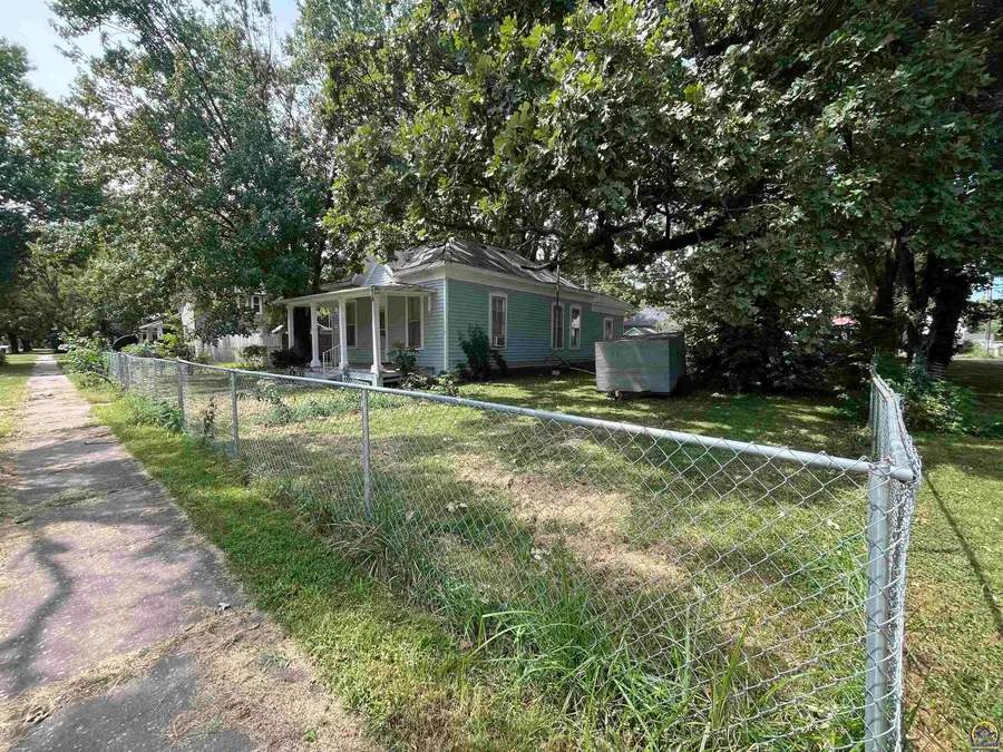 509 Sylvan St, Emporia, KS 66801 - #2