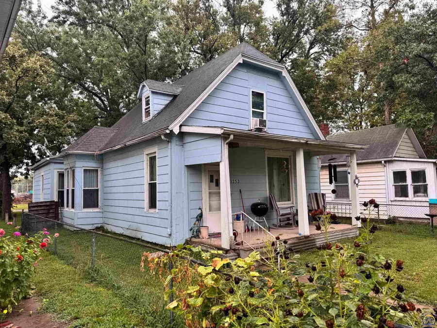 1232 NW Jackson St, Topeka, KS 66608 - #2