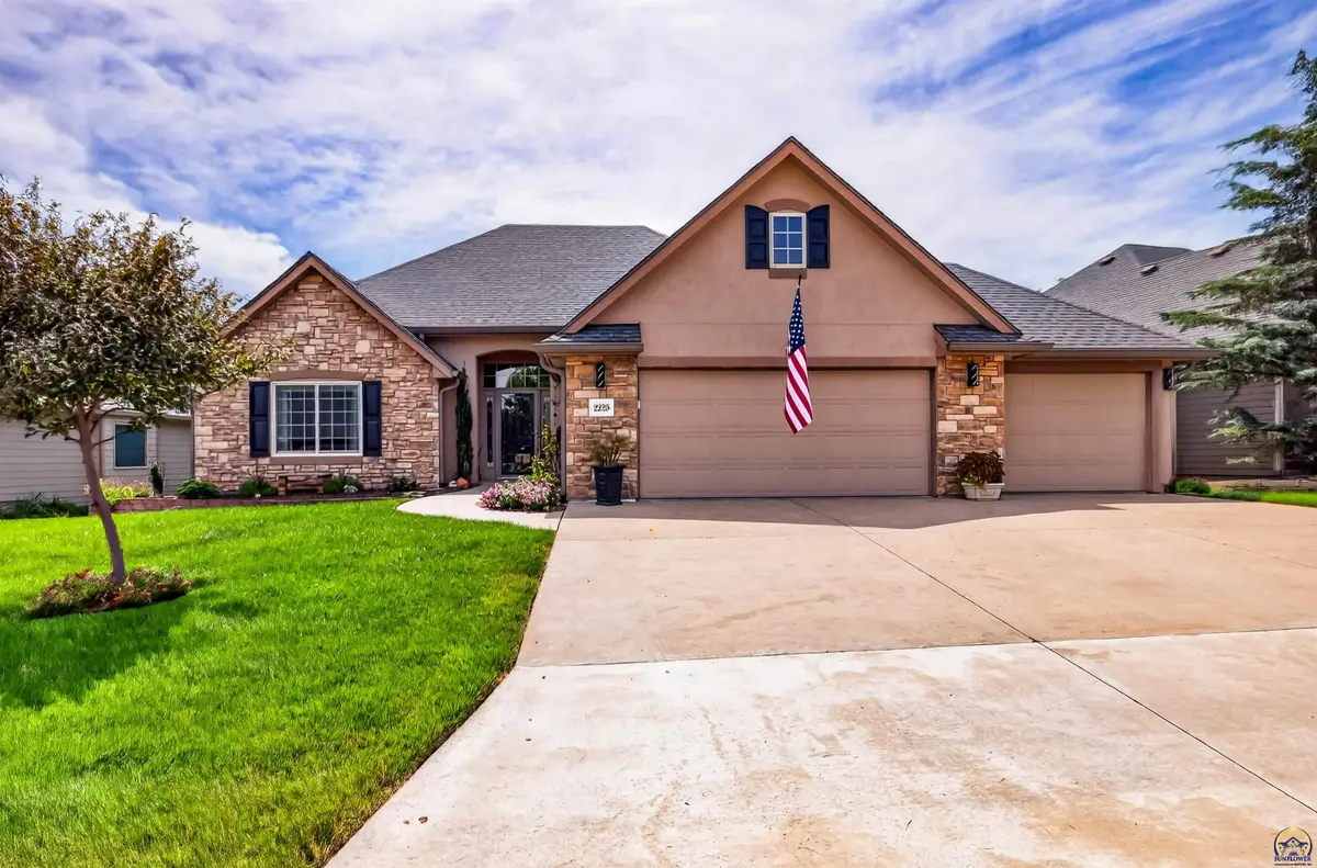 2225 SW Millers Glen Dr, Topeka, KS 66614 - #1
