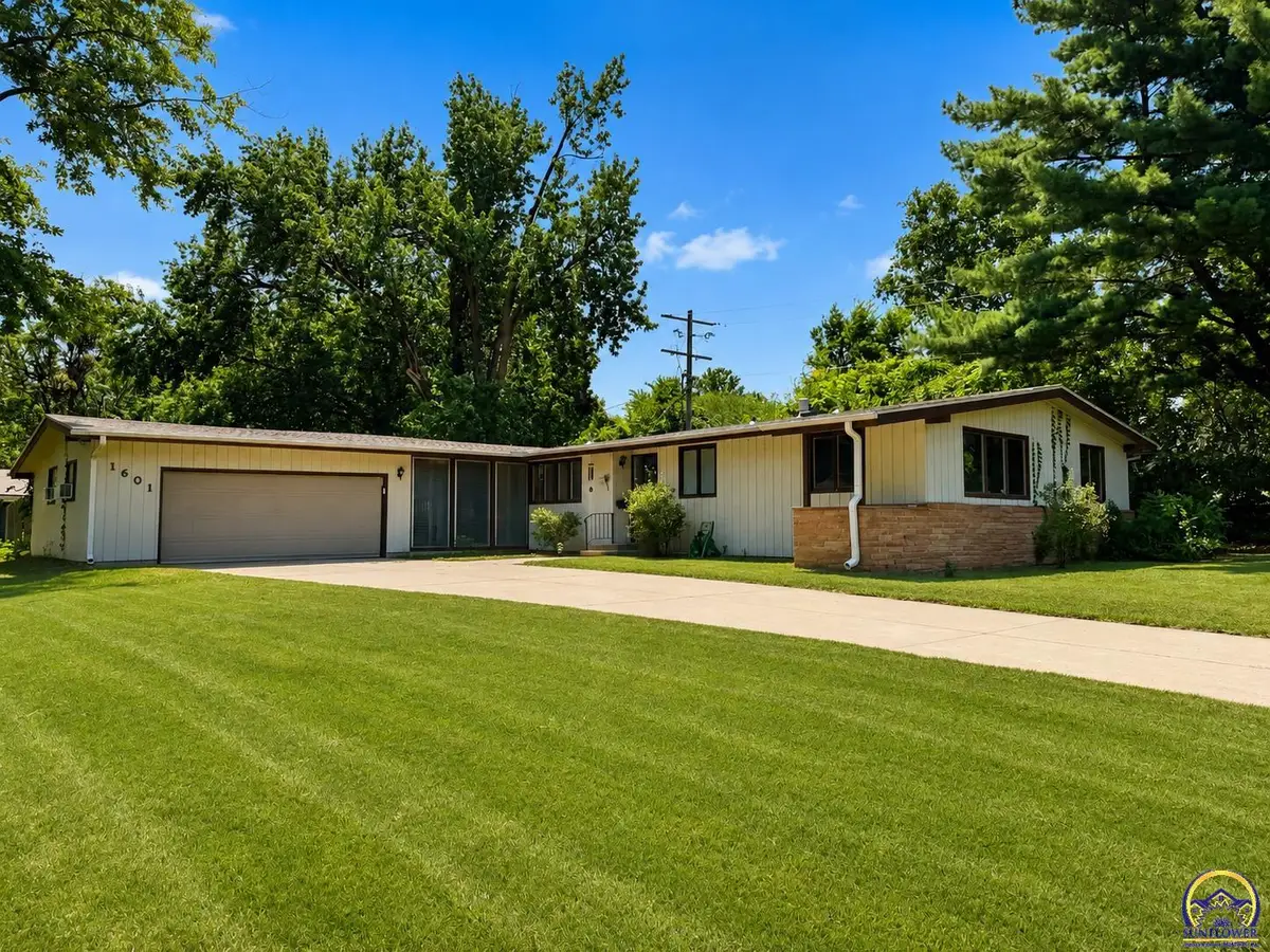 1601 SW 28th Ter, Topeka, KS 66611 - #1