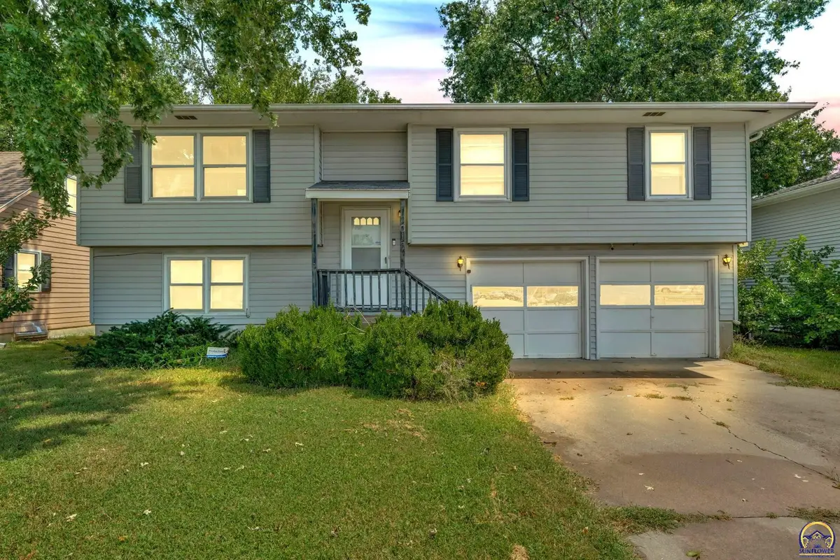 2018 SW Fairlawn Rd, Topeka, KS 66604 - #1