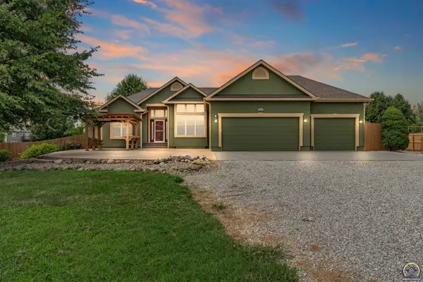 9828 Greenview Dr, Meriden, KS 66512