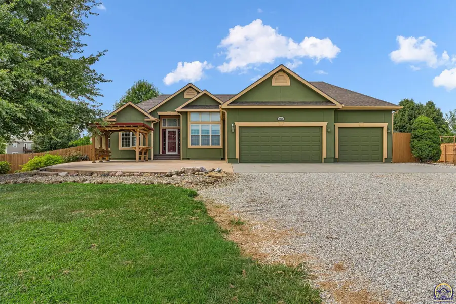 9828 Greenview Dr, Meriden, KS 66512 - #2