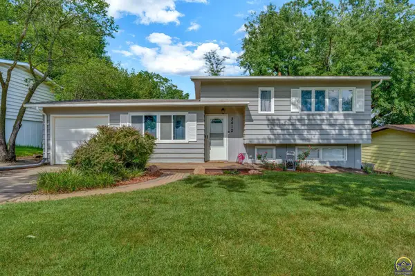 3412 SW Twilight Dr, Topeka, KS 66614