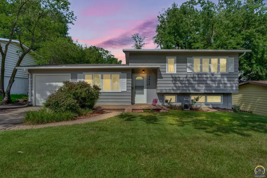 3412 SW Twilight Dr, Topeka, KS 66614 - #2