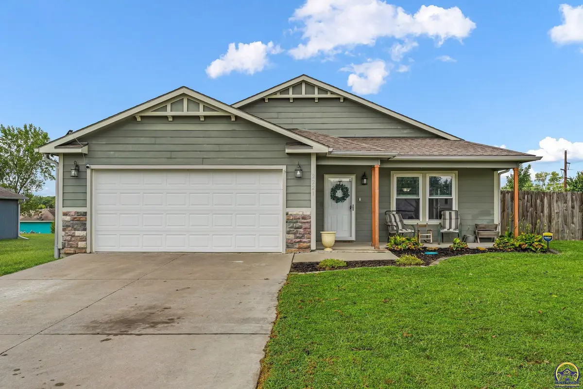 2221 SE Shiloh Ridge Ln, Tecumseh, KS 66542 - #1