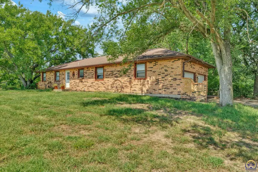 238 NE 82nd St, Topeka, KS 66617 - #3