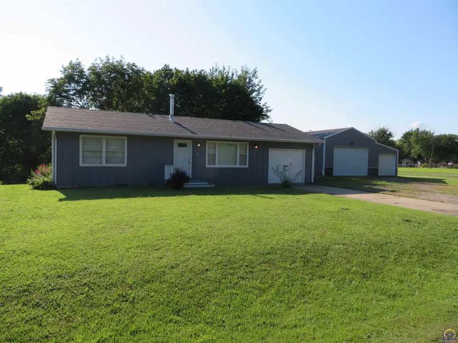 8867 Hilltop Rd, Ozawkie, KS 66070 - #3
