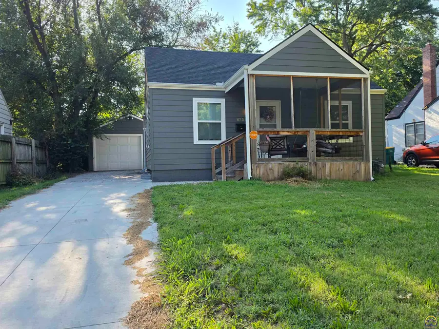 835 SW Frazier Ave, Topeka, KS 66606 - #2