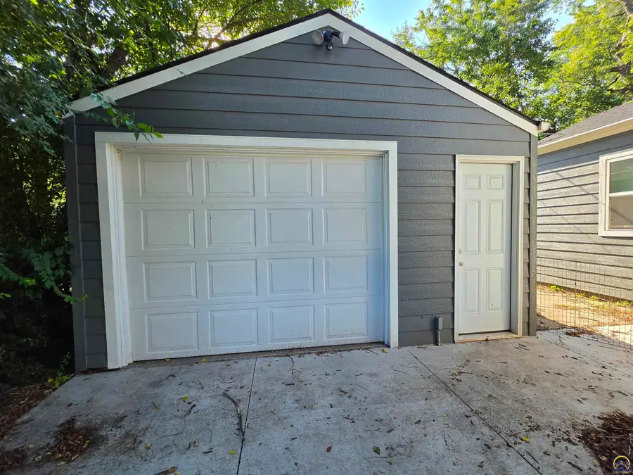 835 SW Frazier Ave, Topeka, KS 66606 - #3