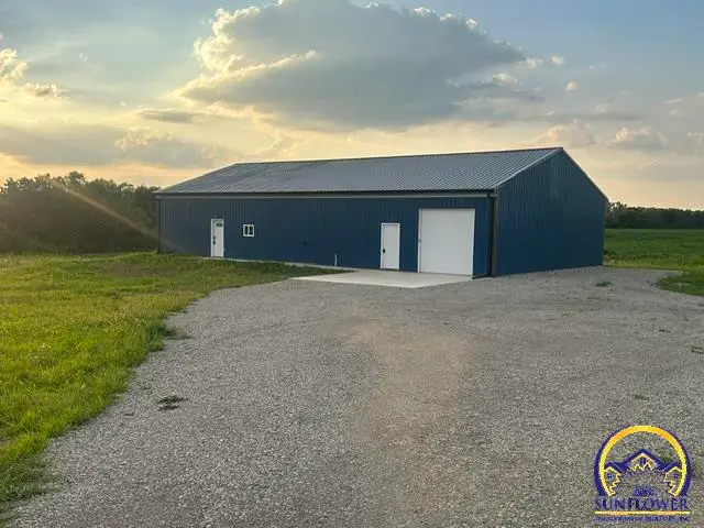 10594 86th St, Oskaloosa, KS 66066 - #1