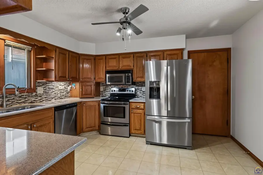 2909 SW Cedar Cove Ct, Topeka, KS 66614 - #3