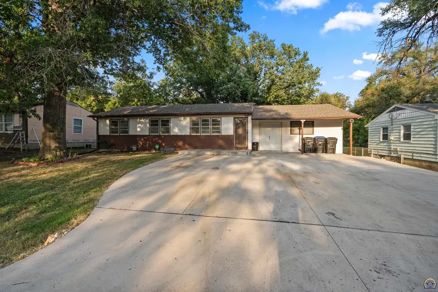 3240 SE Minnesota Ave, Topeka, KS 66605 - #2