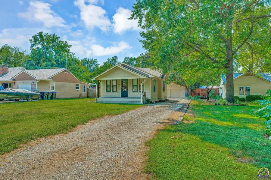 1735 SW Seabrook Ave, Topeka, KS 66604 - #2