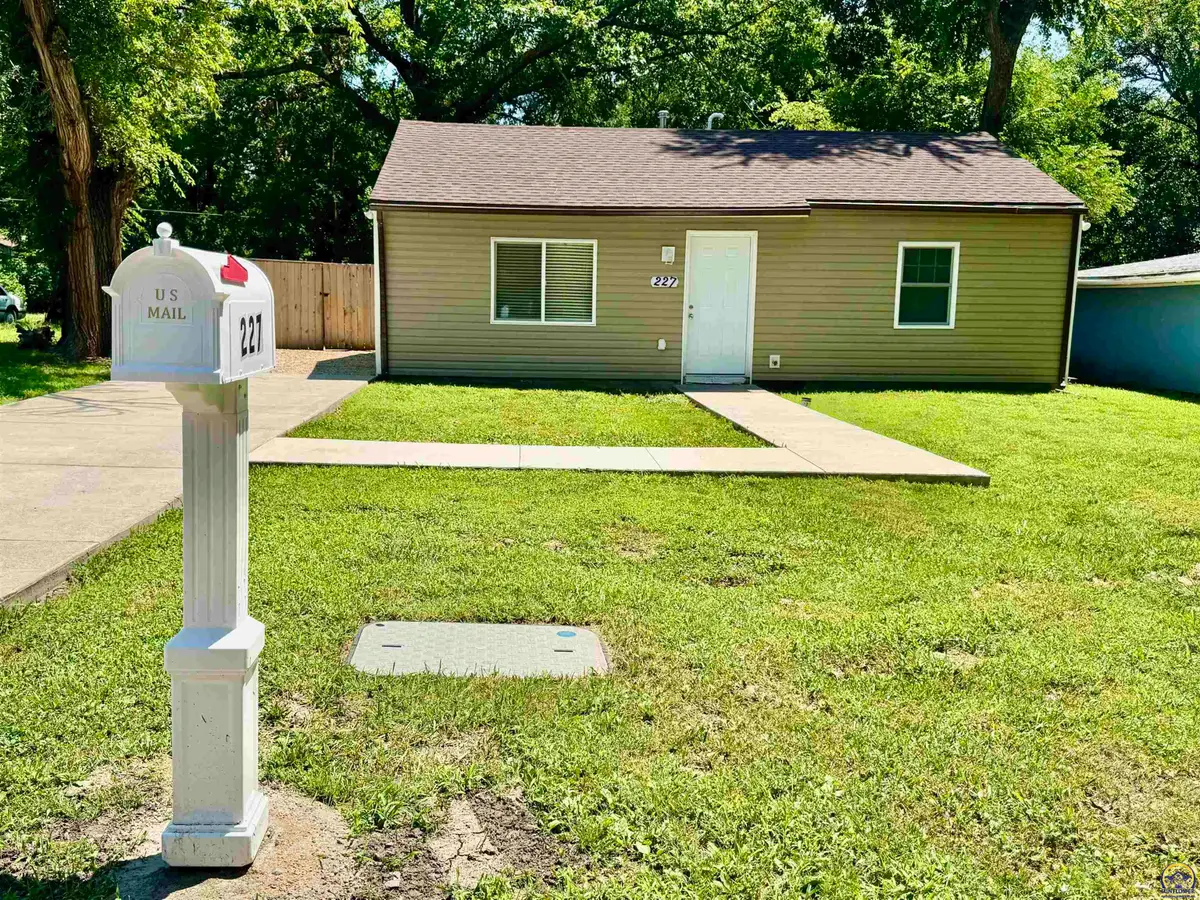 227 SE 33rd Ter, Topeka, KS 66605 - #1