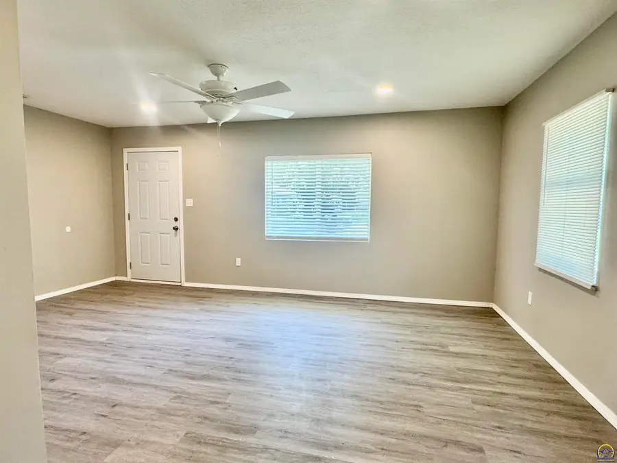 227 SE 33rd Ter, Topeka, KS 66605 - #2