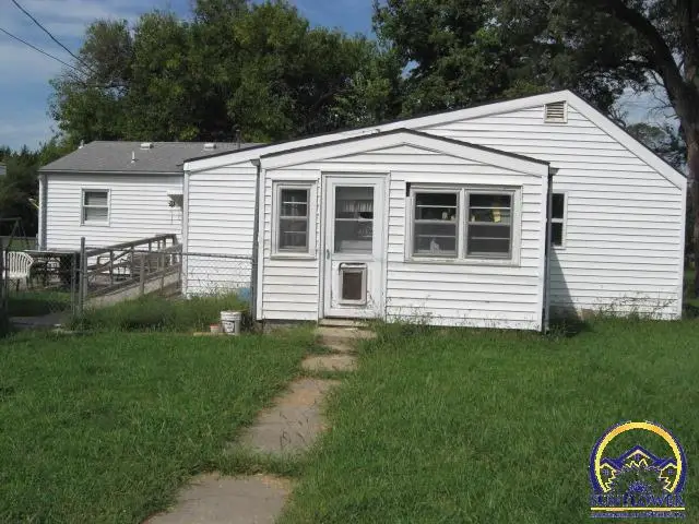 1028 SE 53rd St, Topeka, KS 66609 - #1