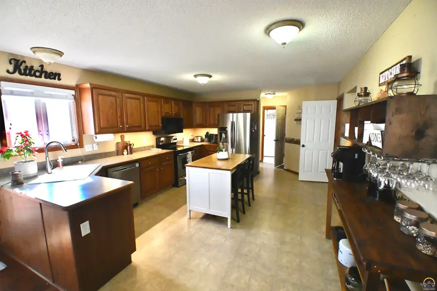 2522 SW Windermere Ct, Topeka, KS 66614 - #3