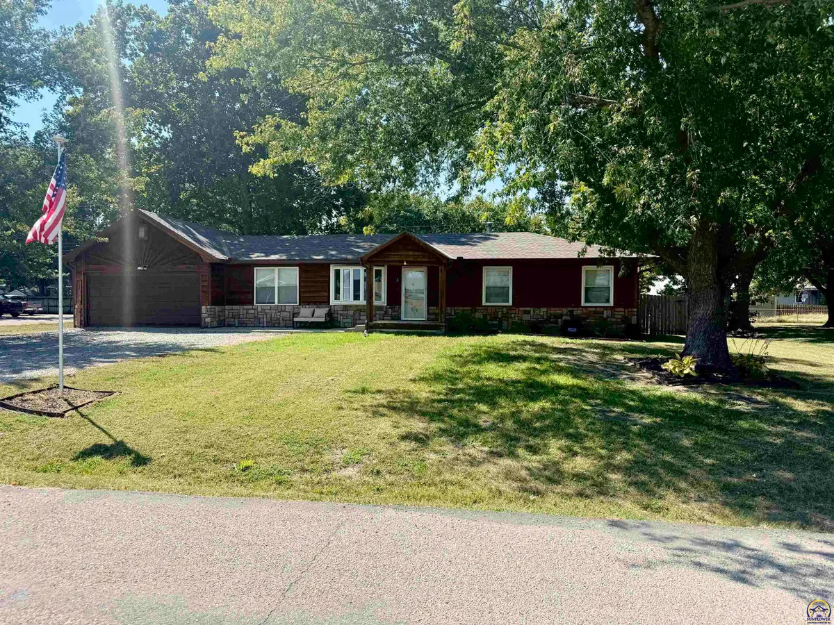 208 Willow Ln, Perry, KS 66073 - #1