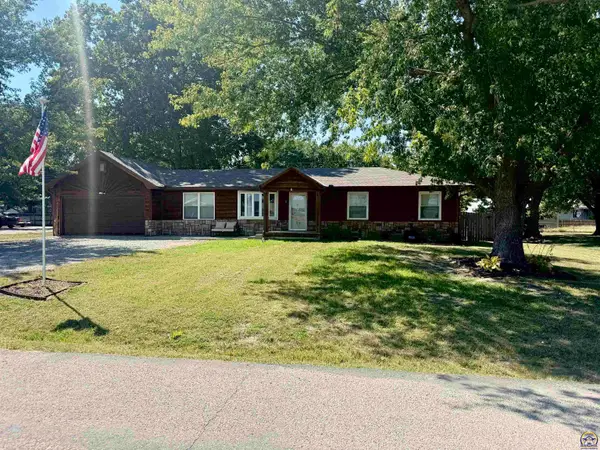 208 Willow Ln, Perry, KS 66073