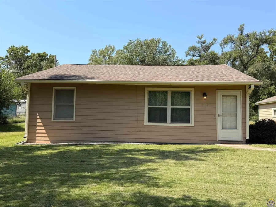 6129 NW Rochester Rd, Topeka, KS 66617 - #2