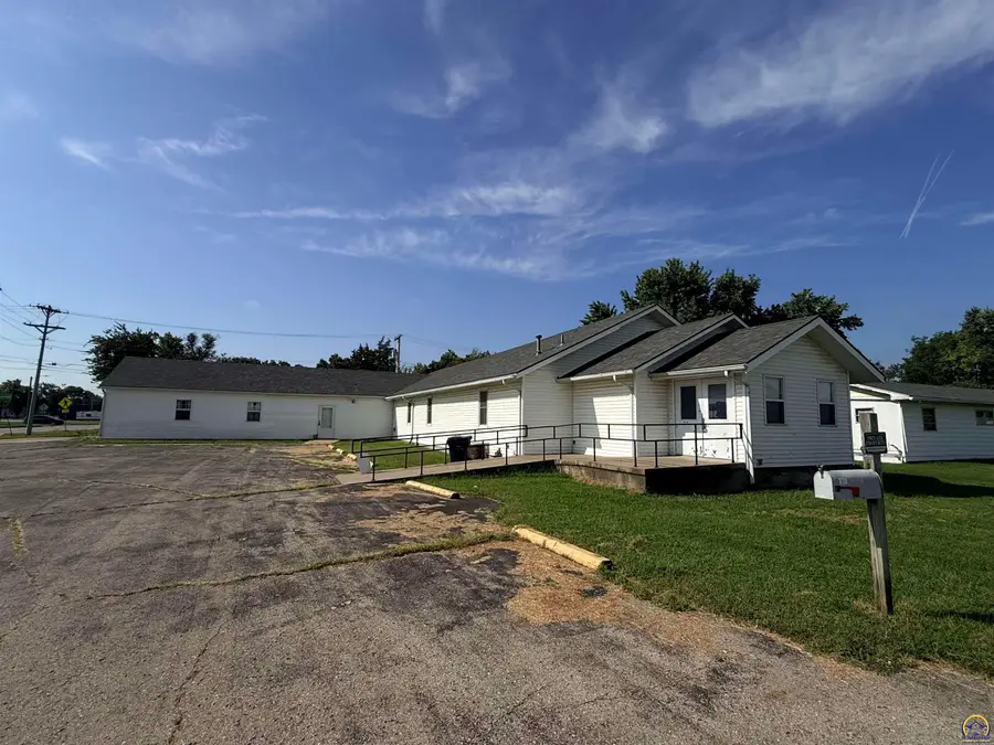 835 Lakin St, Osage City, KS 66523 - #2