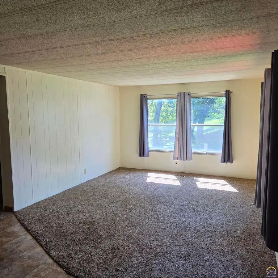 118 SE Willow Way, Topeka, KS 66609 - #2