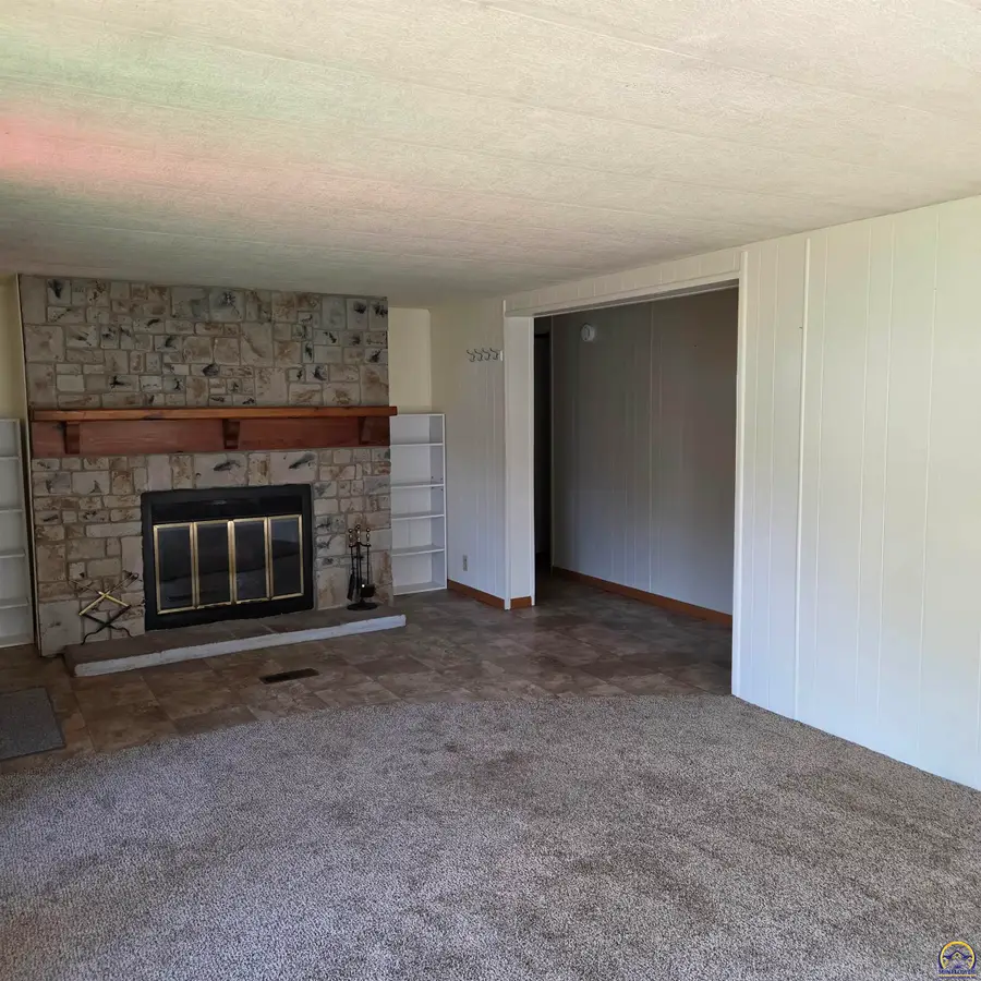 118 SE Willow Way, Topeka, KS 66609 - #3