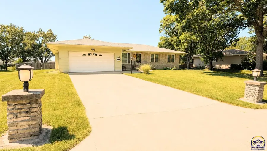 1717 Belmont Ct, Emporia, KS 66801 - #2