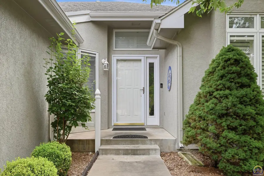 3948 SW Stonybrook Dr, Topeka, KS 66610 - #2