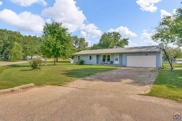4710 NW Hiawatha Pl, Topeka, KS 66618