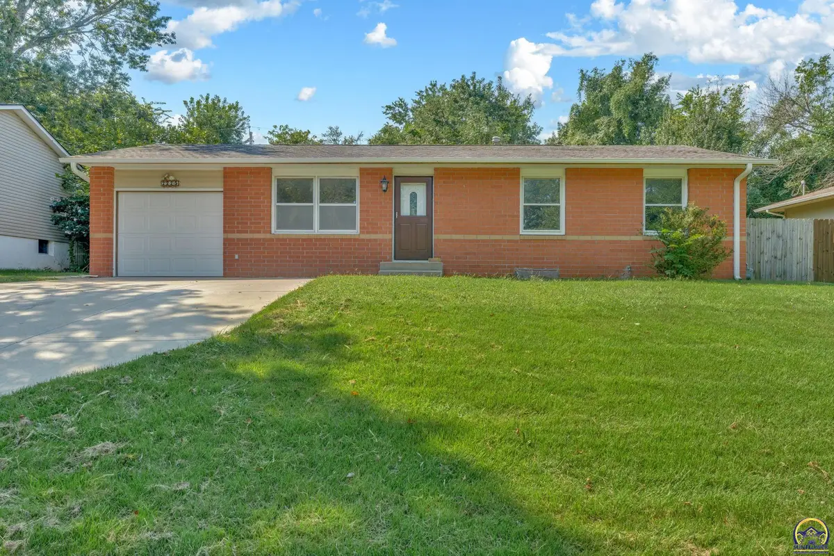 2225 SE 36th St, Topeka, KS 66605 - #1