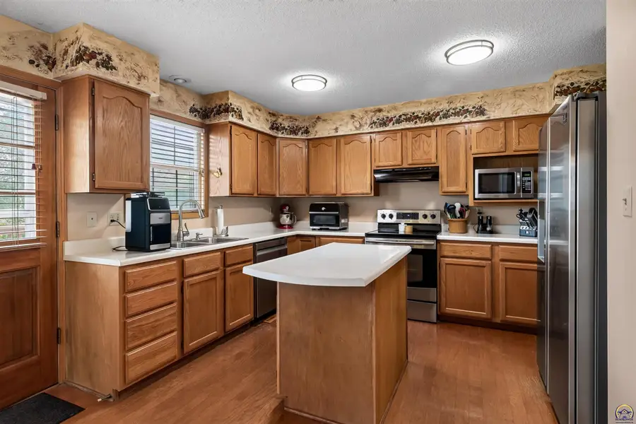 5625 SW 35th Ter, Topeka, KS 66614 - #2