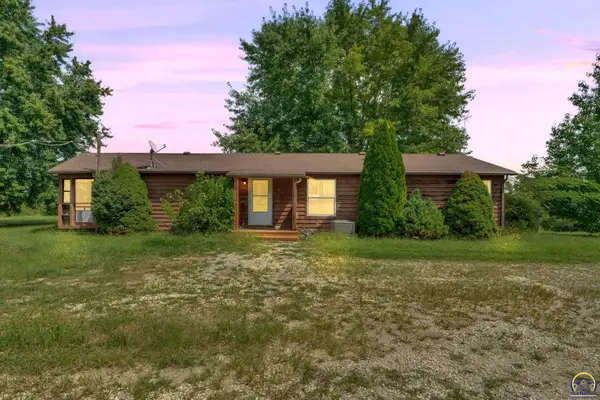 10035 West Lake Rd, Ozawkie, KS 66070