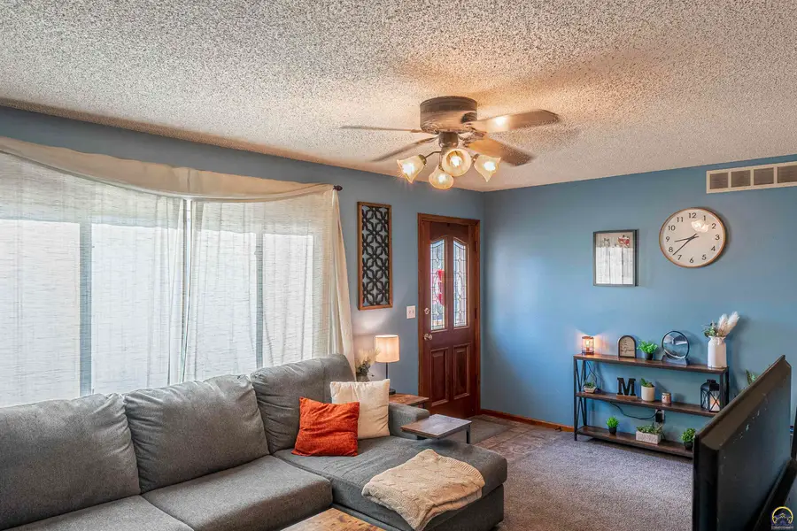 5001 NW Kendall Dr, Topeka, KS 66618 - #2